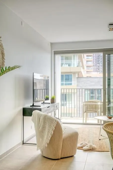 Family-Friendly Beachside Retreat For 5 In Ostenda Apartament