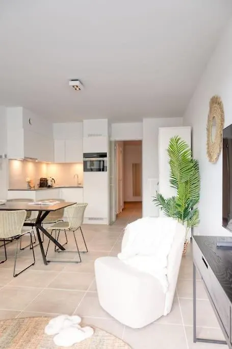 Family-Friendly Beachside Retreat For 5 In Ostenda