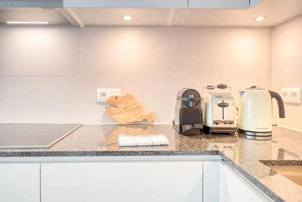 Apartament Family-Friendly Beachside Retreat For 5 In Ostenda Belgia
